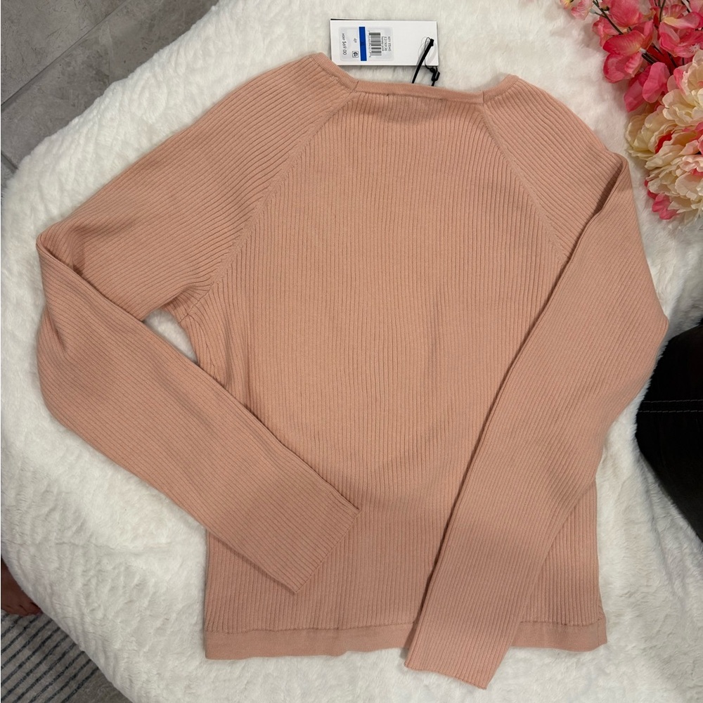 DKNY Women's V-Neck Sweater in Blush Pink - Picture 4 of 6
